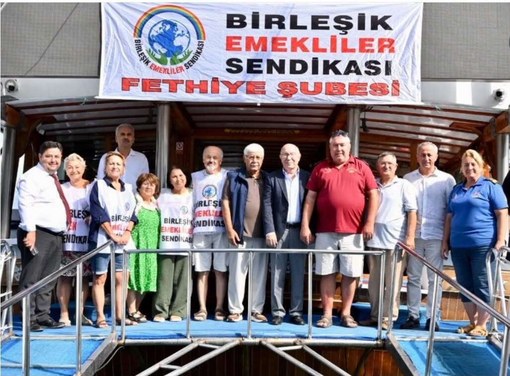 Fethiye’de Emekliler Mavi Tekne Yolculuğuyla Uğurlandı 3